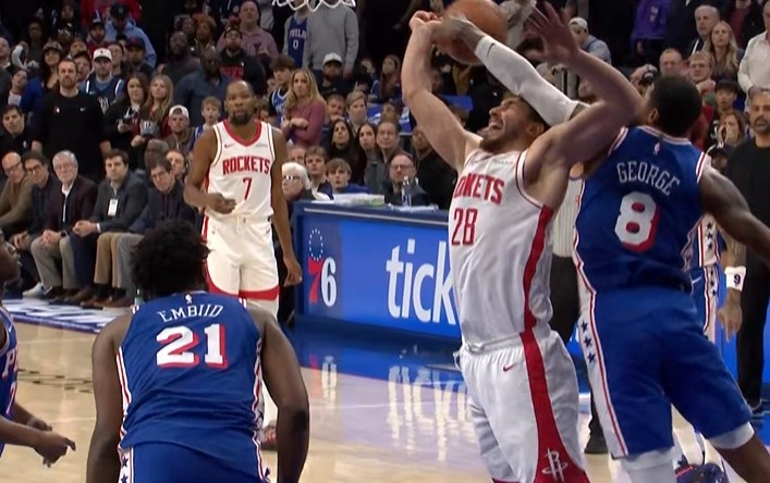 世界杯客户端安装指南-防守建功！保罗·乔治大帽申京 随后乌布雷反击打中扩大领先