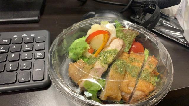 世界杯手机官网app下载中心-【前方手记】隔离生活单调乏味 疫情形势令人担忧